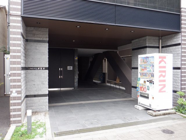 LIVCITY日暮里のエントランス