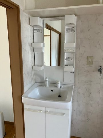 八甲ハイツの独立洗面台|広い洗面スペース