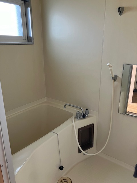 八甲ハイツの浴室|きれいなお風呂です