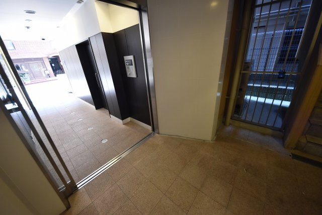 ウィルドゥ堺筋本町のエントランス