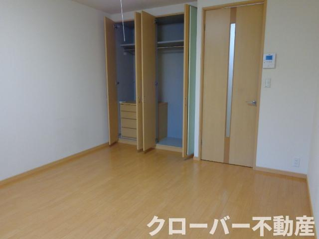 グランシャリオの洋室|洋室のクローゼット