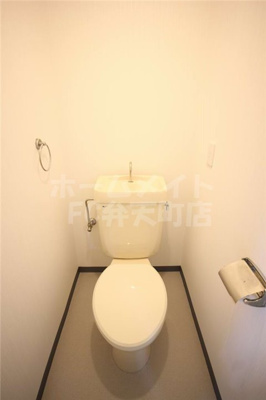 【トイレ】 | サンファミリー港晴 | 落ち着いた色調のトイレです