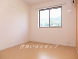 広島市安佐北区上深川町のアパートの寝室|寝室にもエアコン付き！