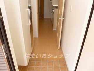 広島市安佐北区上深川町のアパートの玄関|ミラー付き大型シューズボックス