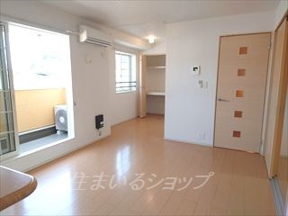 広島市安佐北区亀山７丁目のアパートの居間・リビング|エアコン付き・ＰＣルームあり