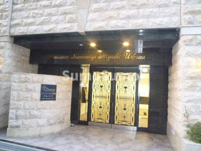 プレサンス三宮東アルバーナのエントランス