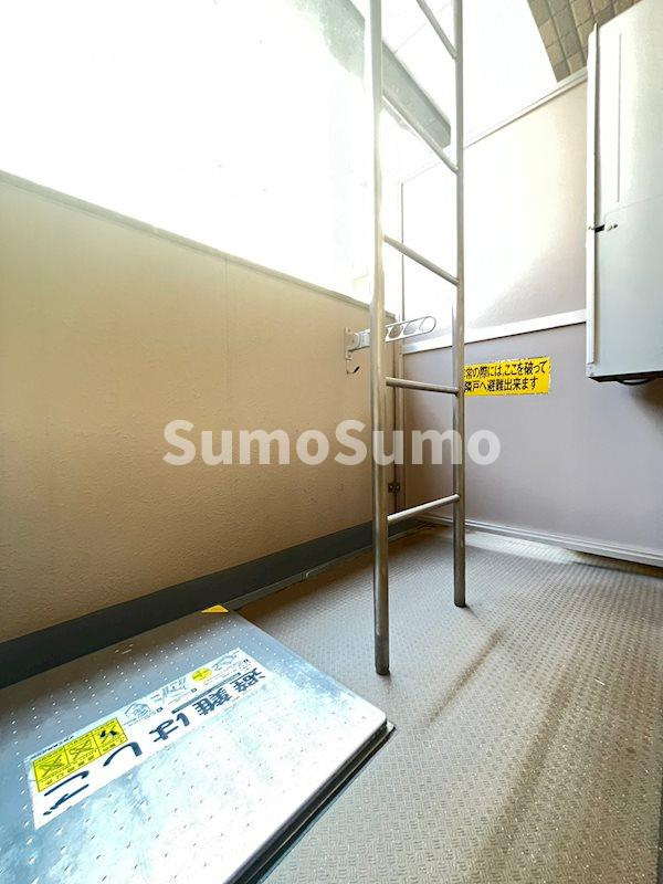 プレサンス三宮東アルバーナのバルコニー