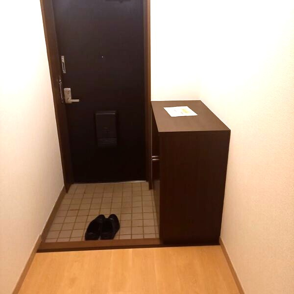 ヴァンテアン西山の玄関