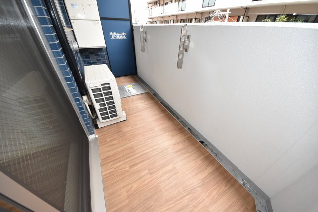 プレサンス阿波座駅前のバルコニー