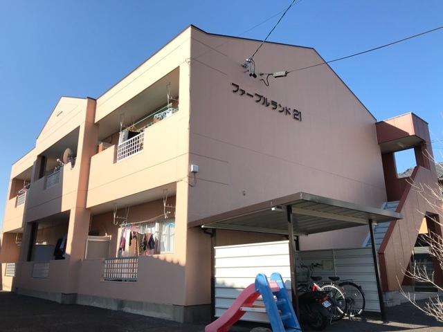 フィールド裕B棟の外観