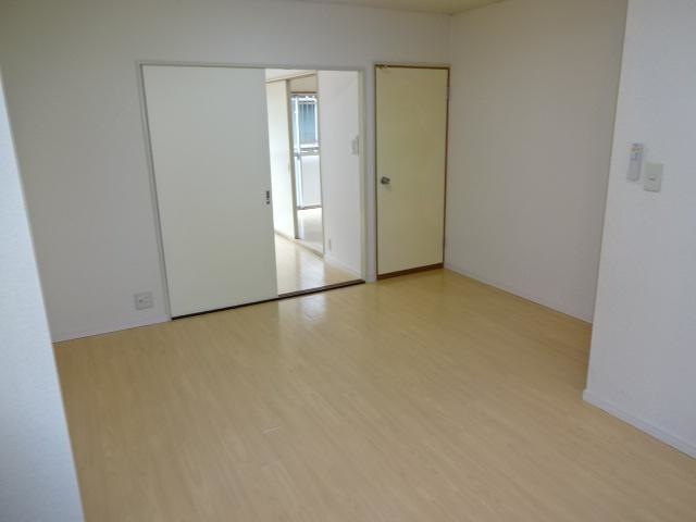 フィールド裕B棟の居間・リビング|参考写真です。現況優先。