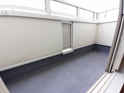 【バルコニー】 | スール　サントゥアーリオ | 暖かな日差しのふりそそぐバルコニー