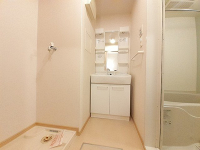 【洗面所】 | スール　サントゥアーリオ | ゆったりとスペースのある洗面所