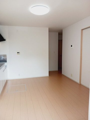 【内装】 | グリーンヒル朝霧 | 明るい色調の室内です