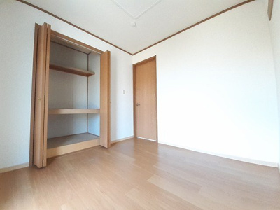 【内装】 | ヴァンヴェールＡ | 明るい色調の室内です