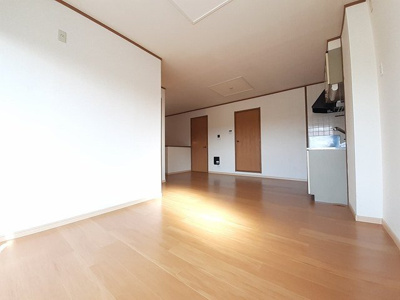 【居間・リビング】 | ヴァンヴェールＡ | ゆったり過ごせる居間です