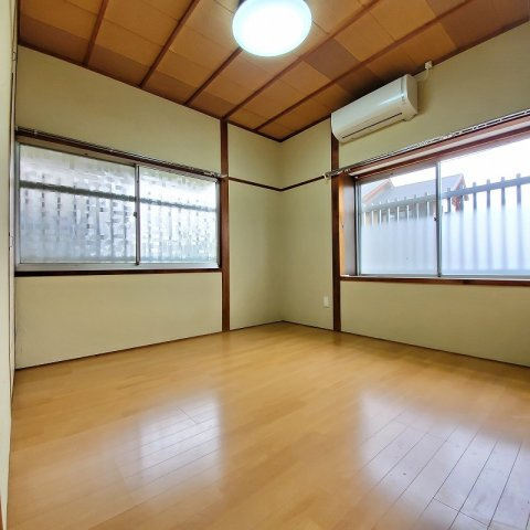 仁田貸家の洋室