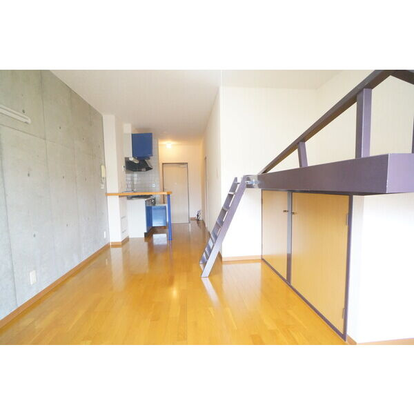 メゾンフェミニ富雄の洋室