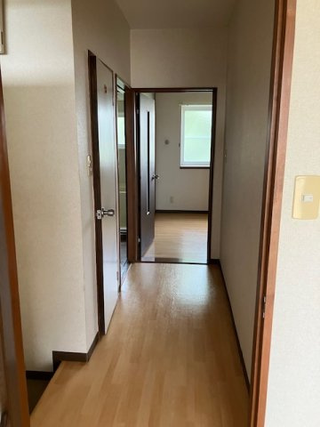 サンローゼ赤坂の内装|廊下
