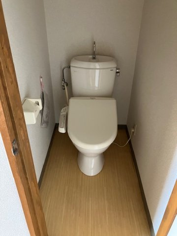 サンローゼ赤坂のトイレ|ウォシュレッット付き
