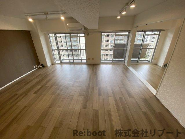 市川グリーンハイツB棟の居間・リビング