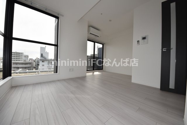 エスレジデンス西長堀の居間・リビング