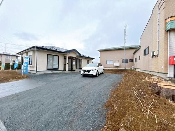三戸郡階上町大字角柄折字南平の駐車場|【リフォーム済】駐車場は拡張し、縦並列4台停められるようにしました。