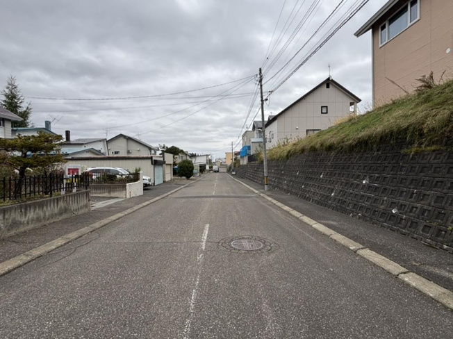 【前面道路含む現地写真】 | 北見市清見町７４番地２４　中古売家