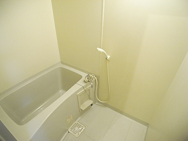 協栄マンションOYAMAの浴室