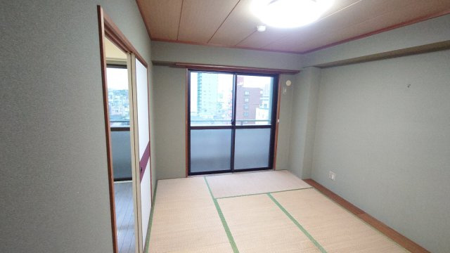 協栄マンションOYAMAの和室|6帖和室