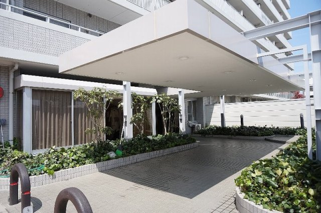 グランドハイツ城山のエントランス