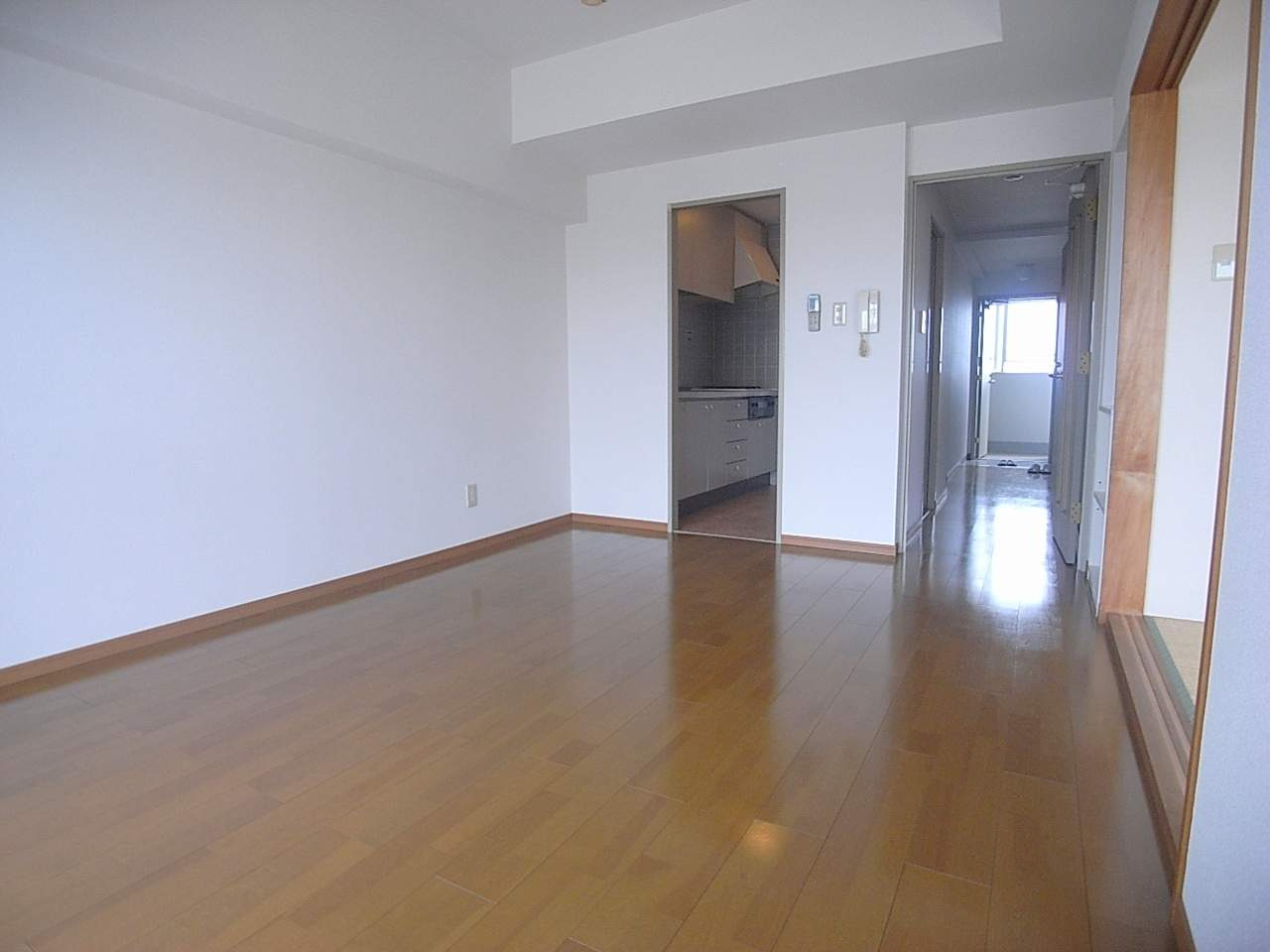 グランドハイツ城山の居間・リビング