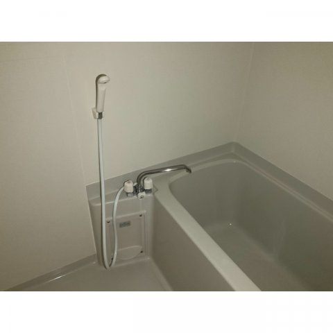 ガーデンムツミAの浴室