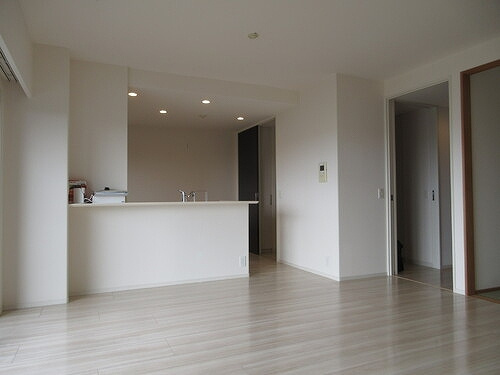 サーパスシティ桜通りパークウイングの居間・リビング|リビングダイニングキッチン１８.１畳（内装後）