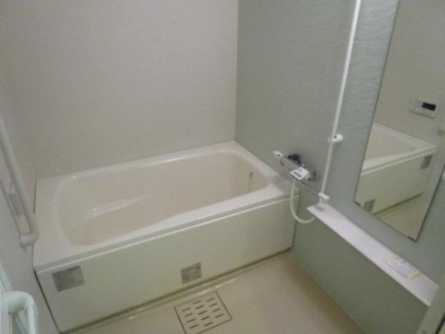 鹿沼市緑町２丁目のアパートの浴室|バス