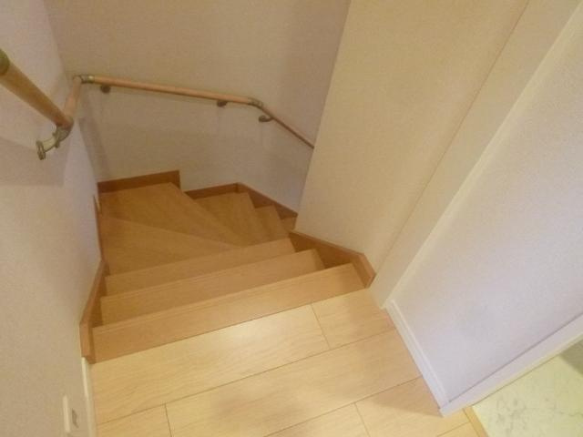 鹿沼市緑町２丁目のアパートのその他|階段