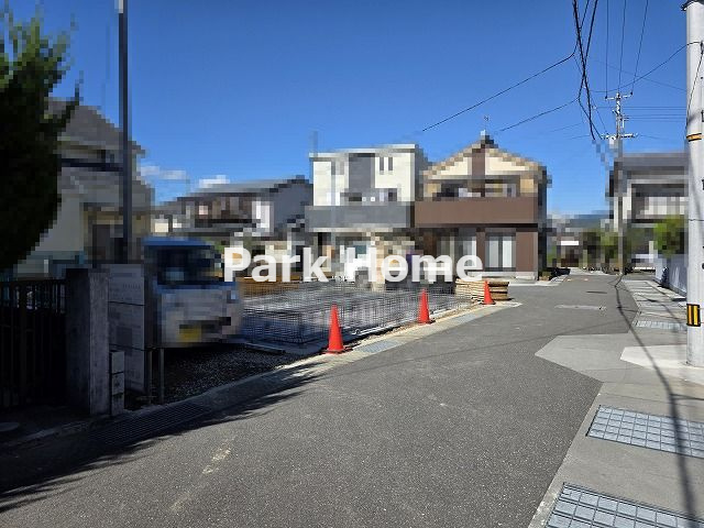 高知市鴨部2丁目 -2棟1号棟- 新築戸建ての前面道路含む現地写真