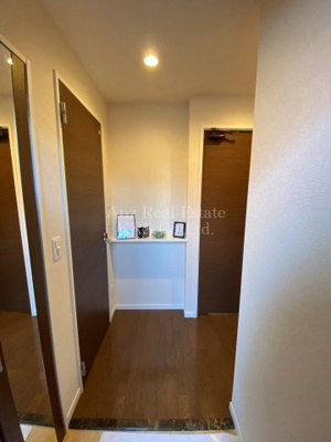 【玄関】 | LA MAISON VERTE | フラットフロアの玄関です！姿見鏡もあります！
