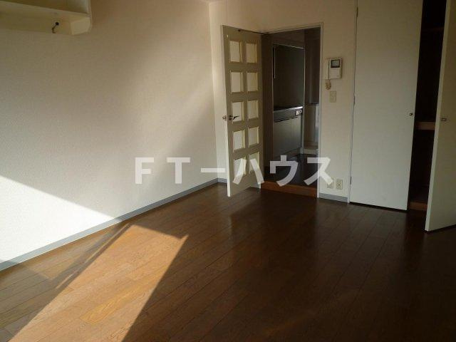 サンライズ大久保の居間・リビング|日当たりの良いお部屋です