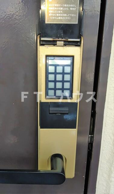 サンライズ大久保の玄関