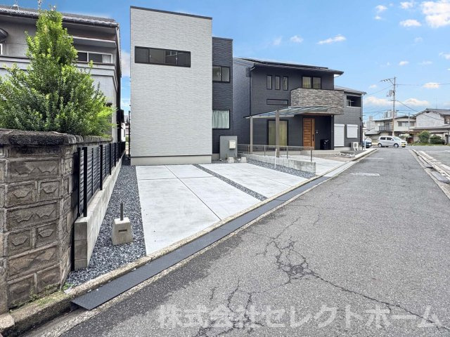 制震＆サンルームを備えた家事楽の家：草戸町1丁目 限定1棟の外観|★先着順販売受付開始！
制震＆サンルームを備えた家事楽収納力の家：草戸町1丁目 限定1棟
◎光小学校徒歩15分
◎暮らしやすさを極めた人気の新築戸建
◎ご見学随時対応中！ご希望日時お知らせください