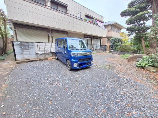 メゾンKの駐車場