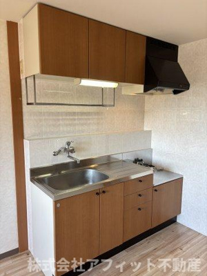 【キッチン】 | ミレニアム・ハイム1号館 | 吊戸棚付き