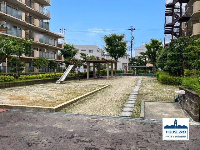 R7,7月リフォーム完了予定！サンマンション千種公園F棟のその他共用部分|滑り台やブランコがあるので、小さいお子様も楽しく過ごせそうですね♪