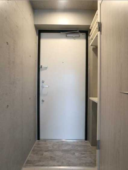 レオリオ　　築浅　浴室乾燥機　ネット無料の玄関