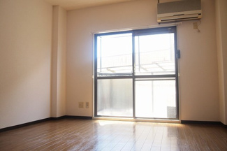 【居間・リビング】 | レジデンス天理 | 洋室