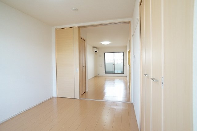 ネオプリンスの内装|明るい色調の室内です