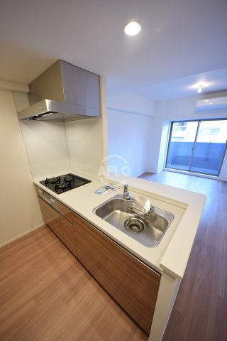 スマートカーサ伏見町のキッチン|スマートカーサ伏見町　3口ガスシステムキッチン