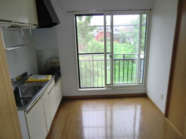 見附市葛巻１丁目のアパートの内装