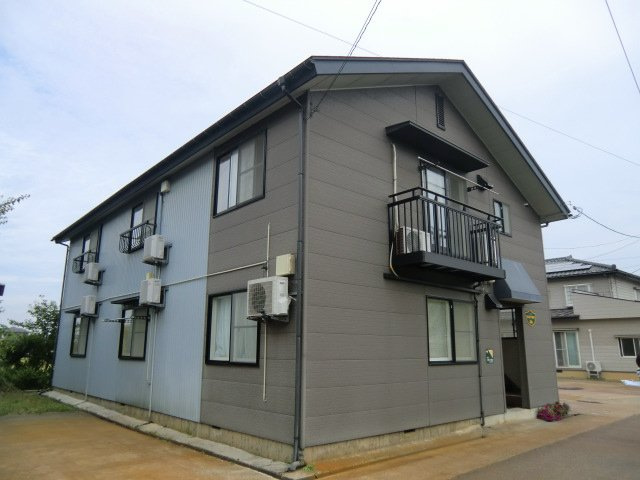 見附市葛巻１丁目のアパートの外観